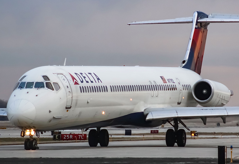 Photo of N979DL - Delta Airlines McDonnell Douglas MD-88 at MKE on AeroXplorer Aviation Database