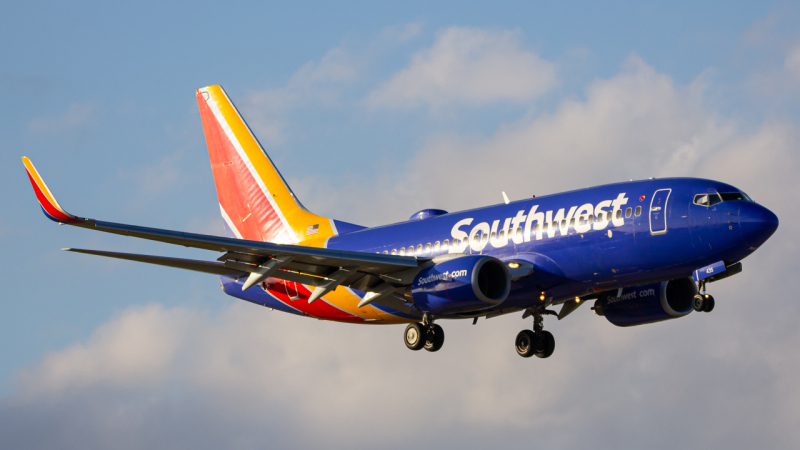 Photo of N435WN - Southwest Airlines Boeing 737-700 at MIA on AeroXplorer Aviation Database