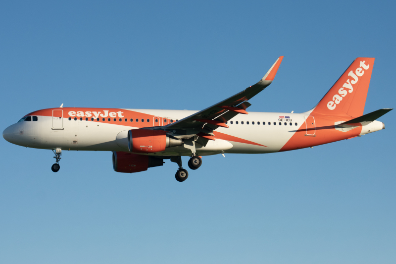 Photo of OE-ICB - EasyJet Airbus A320 at LIS on AeroXplorer Aviation Database