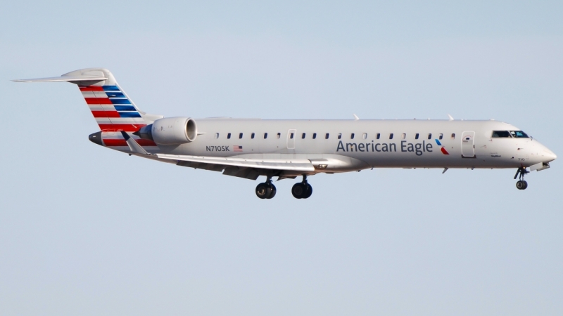 Photo of N710SK - American Eagle Mitsubishi CRJ-700 at PHX on AeroXplorer Aviation Database