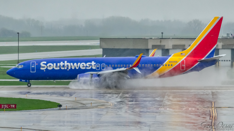 Photo of N9695D - Southwest Airlines Boeing 737-800 at MKE on AeroXplorer Aviation Database