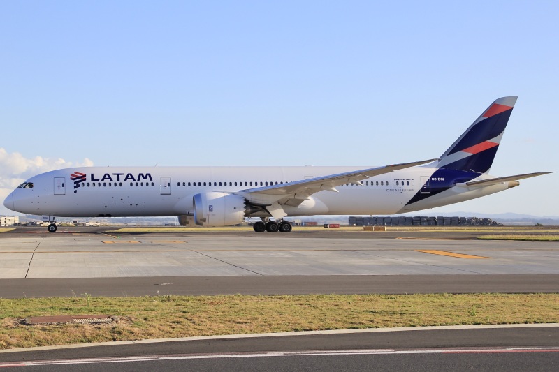 Photo of CC-BGI - LATAM Boeing 787-9 at AKL on AeroXplorer Aviation Database