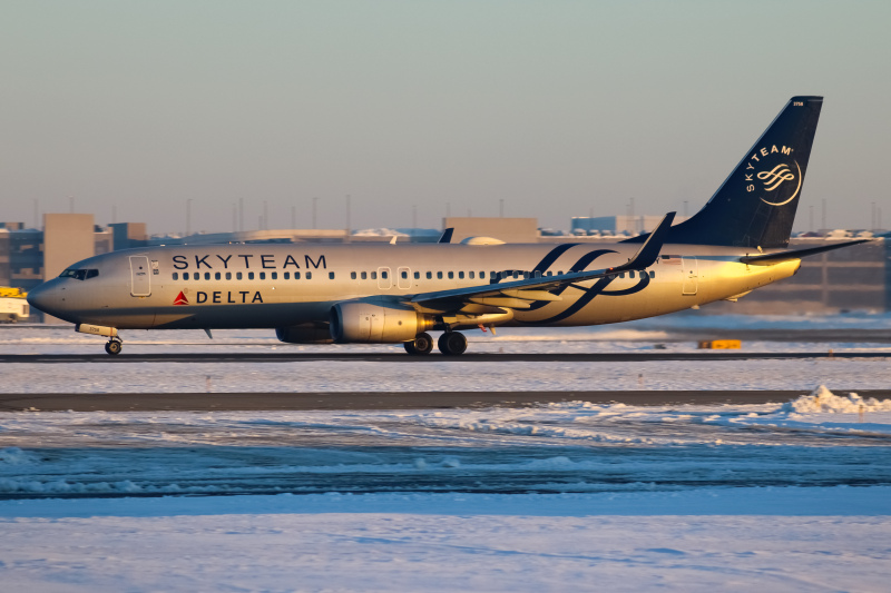 Photo of N3758Y - Delta Airlines Boeing 737-800 at CVG on AeroXplorer Aviation Database