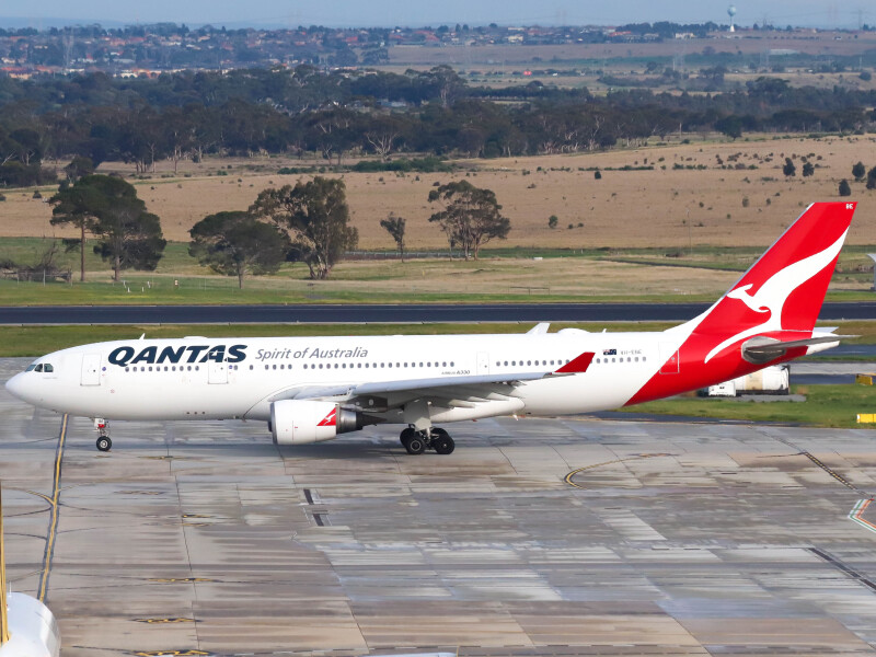 Photo of VH-EBE - Qantas Airways Airbus A330-200 at MEL on AeroXplorer Aviation Database