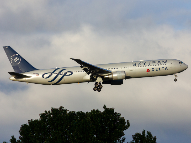 Photo of N844MH - Delta Airlines Boeing 767-400ER at SEA on AeroXplorer Aviation Database