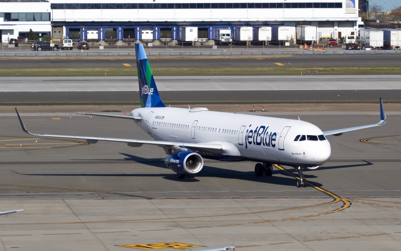 Photo of N998JE - JetBlue Airways Airbus A321-200 at JFK on AeroXplorer Aviation Database