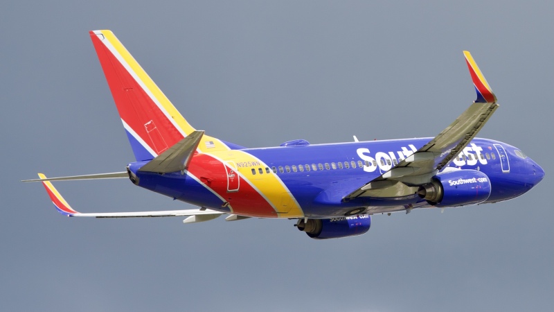 Photo of N925WN - Southwest Airlines Boeing 737-700 at IAH on AeroXplorer Aviation Database