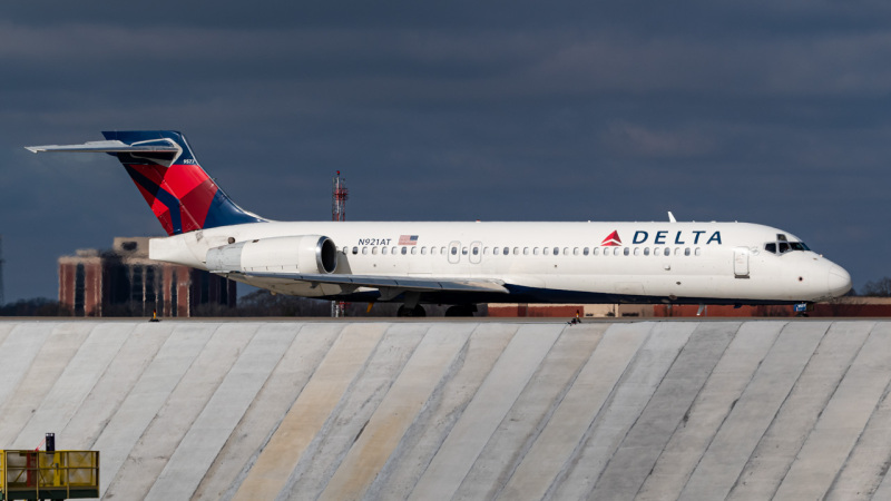 Photo of N921AT - Delta Airlines Boeing 717-200 at ATL on AeroXplorer Aviation Database