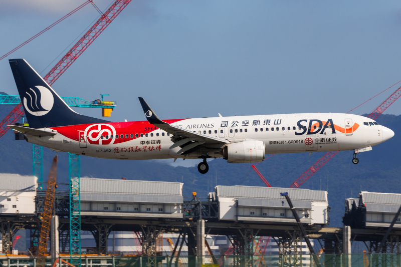 Photo of B-5652 - Shandong Airlines Boeing 737-800 at HKG on AeroXplorer Aviation Database