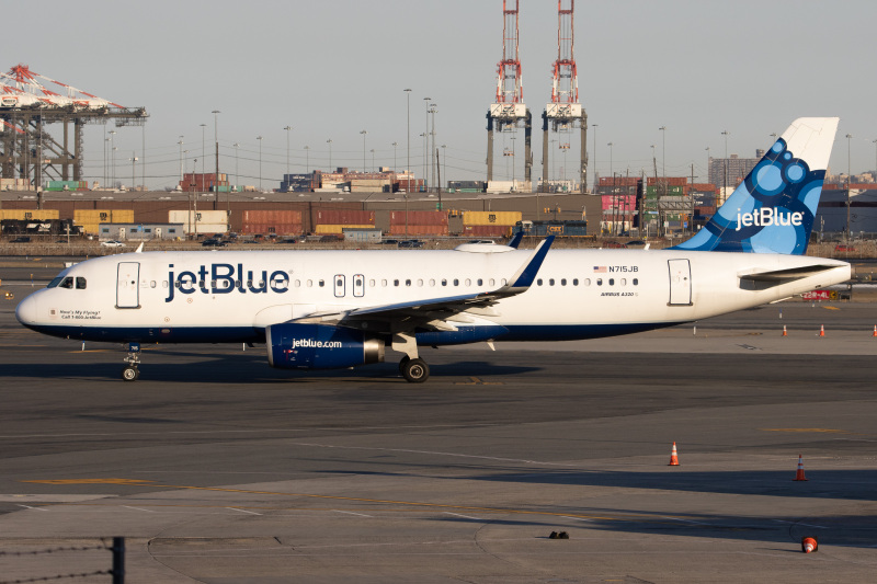 Photo of N715JB - JetBlue Airways Airbus A320 at EWR on AeroXplorer Aviation Database
