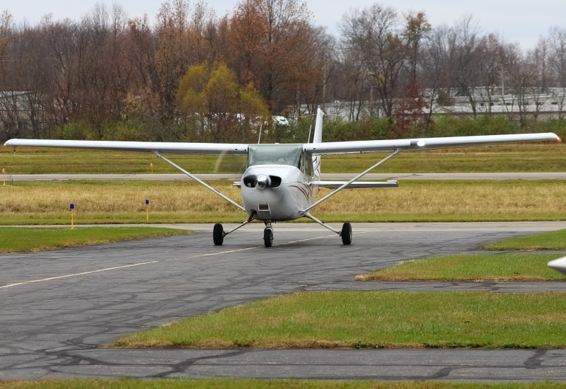 Photo of N75860 - PRIVATE Cessna 172 at I69 on AeroXplorer Aviation Database
