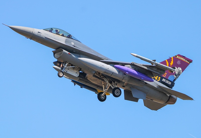 Photo of 89-2030 - USAF - United States Air Force General Dynamics F-16 Fighting Falcon at WRI on AeroXplorer Aviation Database