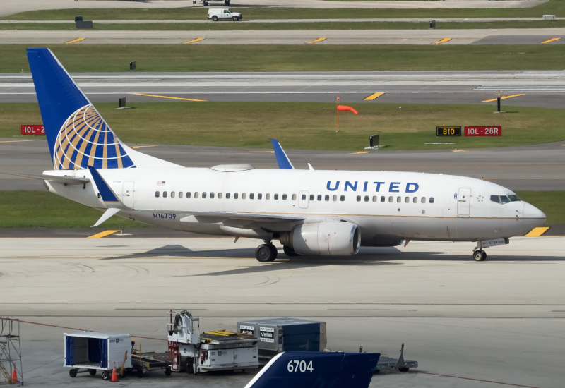 Photo of N16709 - United Airlines Boeing 737-700 at FLL on AeroXplorer Aviation Database