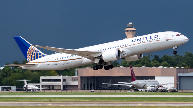 Photo of N26967 - United Airlines Boeing 787-9 at IAH on AeroXplorer Aviation Database