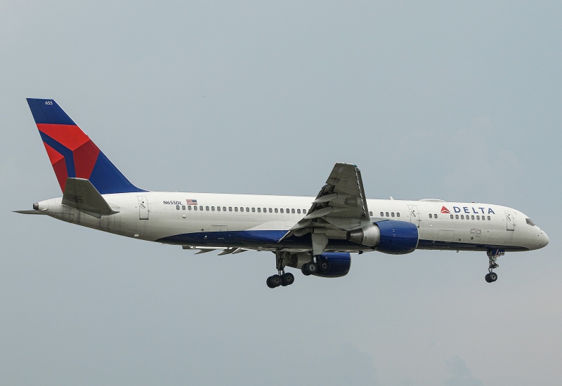 Photo of N655DL - Delta Airlines Boeing 757-200 at MKE on AeroXplorer Aviation Database