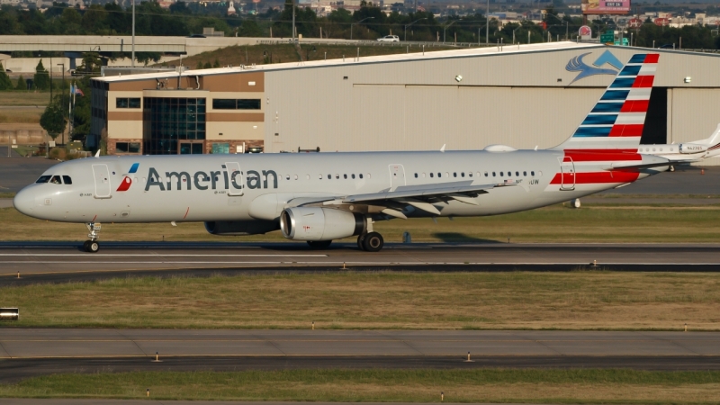 Photo of N544UW - American Airlines Airbus A321-200 at OKC on AeroXplorer Aviation Database