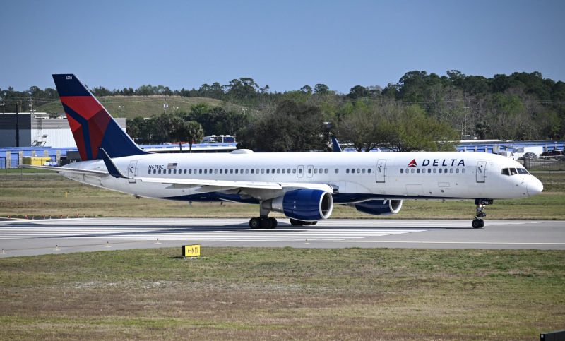 Photo of N6710E - Delta Airlines Boeing 757-200 at DAB on AeroXplorer Aviation Database