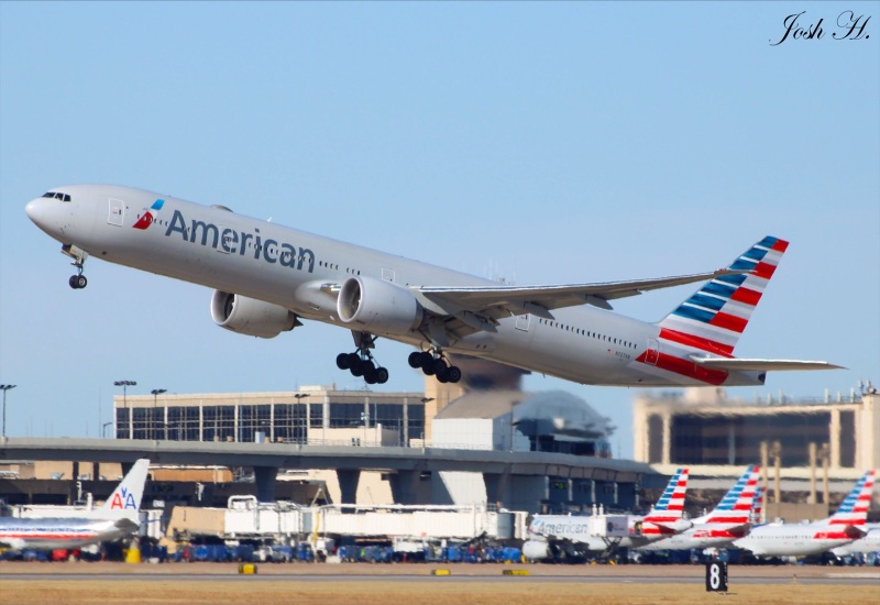 Photo of N727AN - American Airlines Boeing 777-300ER at DFW on AeroXplorer Aviation Database