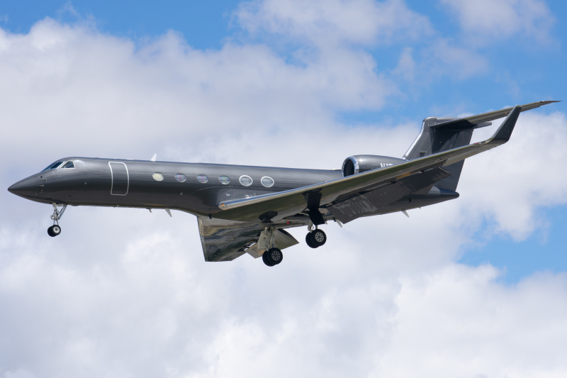 Photo of N17FJ - PRIVATE Gulfstream V at SJC on AeroXplorer Aviation Database