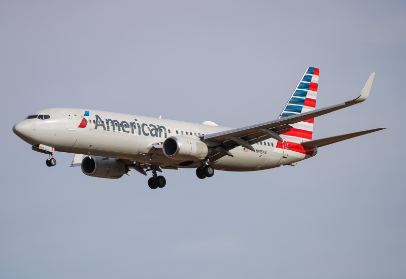 Photo of N915AN - American Airlines Boeing 737-800 at BWI on AeroXplorer Aviation Database