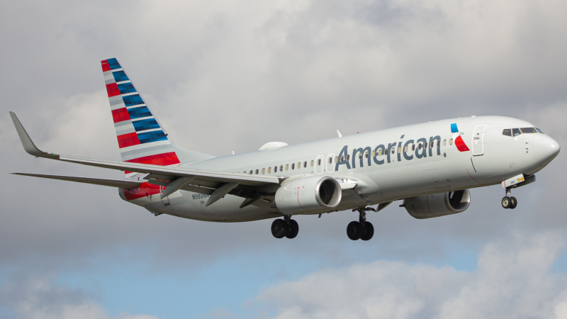 Photo of N988NN - American Airlines Boeing 737-800 at MIA on AeroXplorer Aviation Database