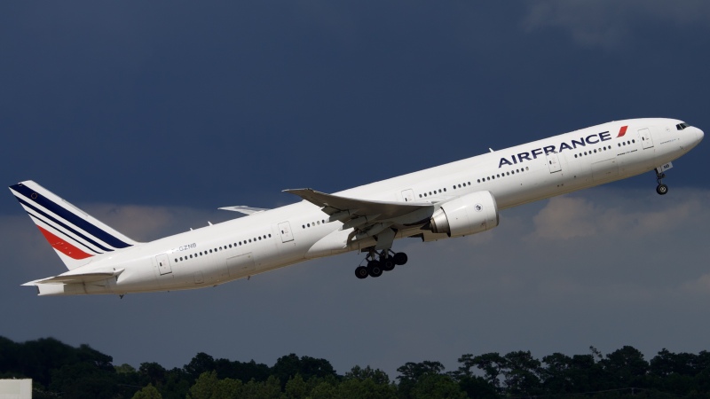 Photo of F-GZNB - Air France Boeing 777-300ER at IAH on AeroXplorer Aviation Database