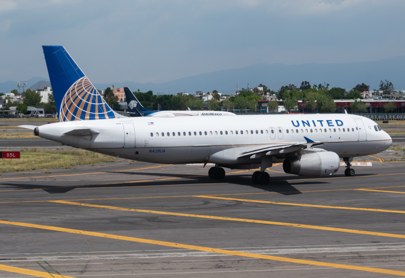 Photo of N428UA - United Airlines Airbus A320 at MEX on AeroXplorer Aviation Database