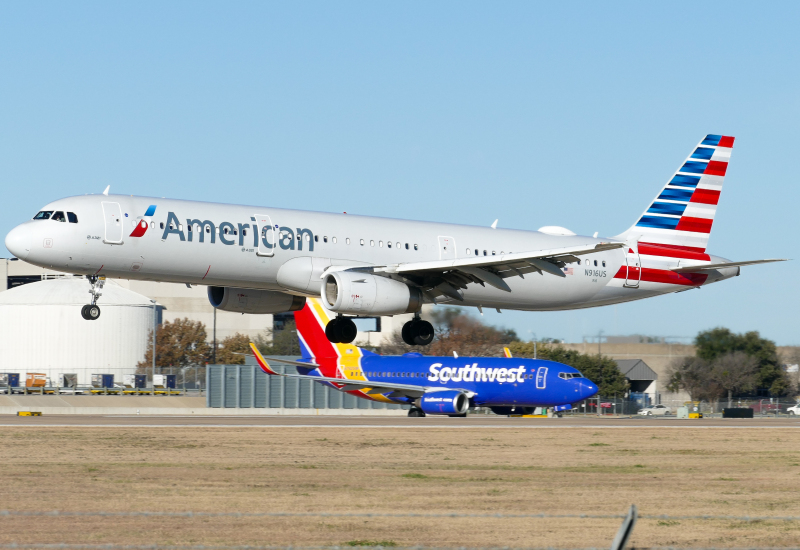 Photo of N916US - American Airlines Airbus A321-200 at AUS on AeroXplorer Aviation Database