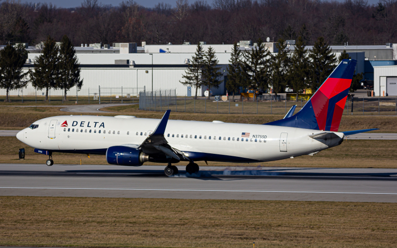 Photo of N3755D - Delta Airlines Boeing 737-800 at CMH on AeroXplorer Aviation Database