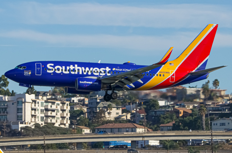 Photo of N400WN - Southwest Airlines Boeing 737-700 at SAN on AeroXplorer Aviation Database