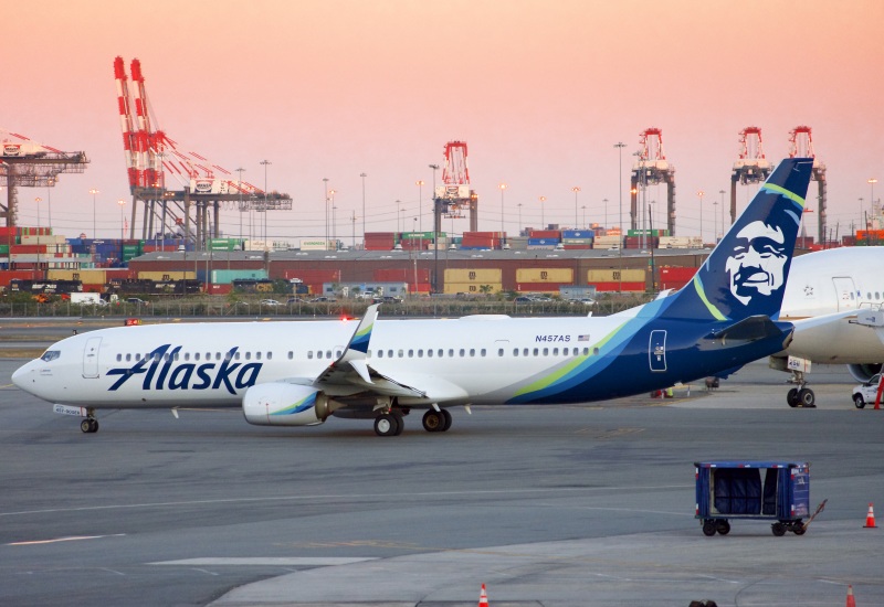 Photo of N457AS - Alaska Airlines Boeing 737-900ER at EWR on AeroXplorer Aviation Database