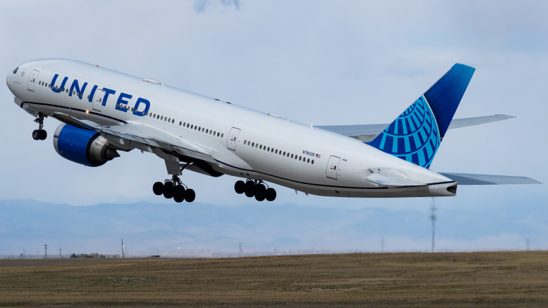 Photo of N773UA - United Airlines Boeing 777-200 at DEN on AeroXplorer Aviation Database