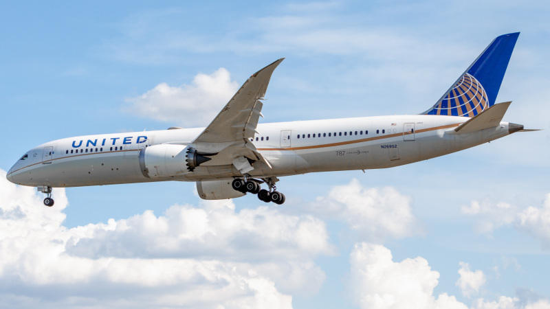 Photo of N26952 - United Airlines Boeing 787-9 at IAH on AeroXplorer Aviation Database