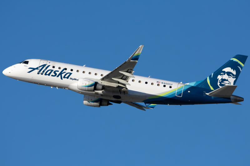 Photo of N400SY - Alaska Airlines Embraer E175 at SJC on AeroXplorer Aviation Database