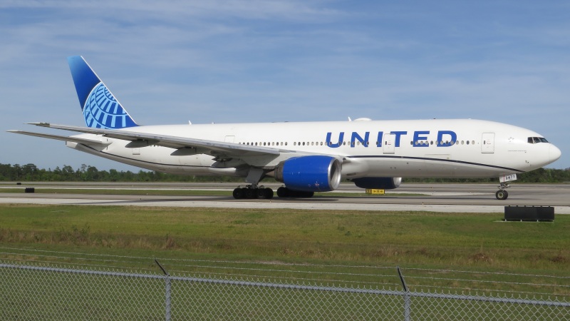 Photo of N777UA - United Airlines Boeing 777-200 at MCO on AeroXplorer Aviation Database