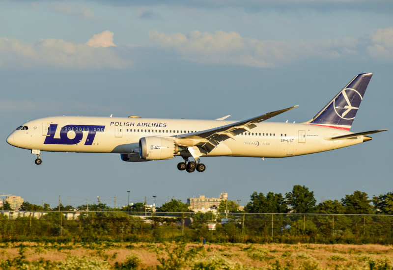 Photo of SP-LSF - LOT Polish Airlines Boeing 787-9 at YYZ on AeroXplorer Aviation Database