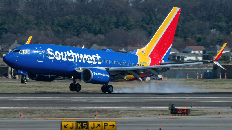 Photo of N919WN - Southwest Airlines Boeing 737-700 at DCA on AeroXplorer Aviation Database