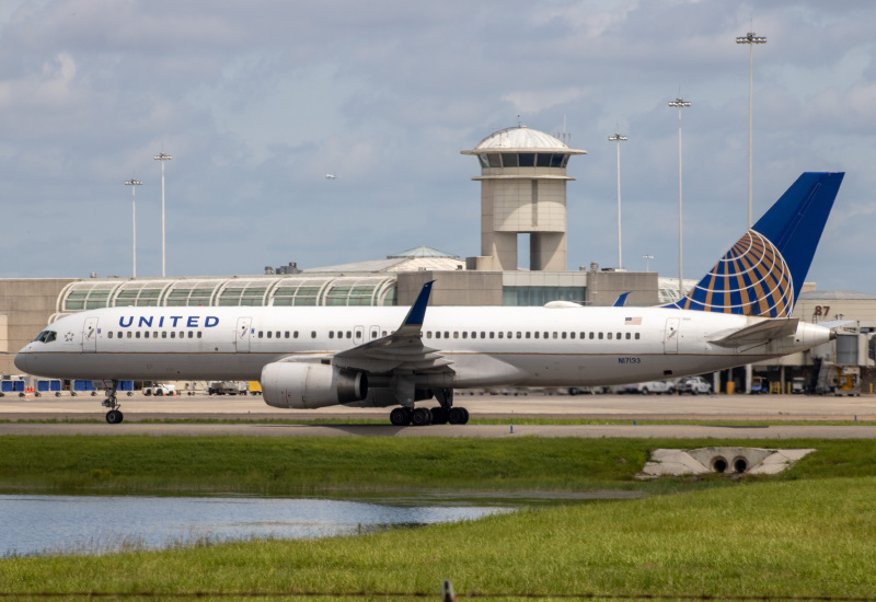 Photo of N17133 - United Airlines Boeing 757-200 at MCO on AeroXplorer Aviation Database
