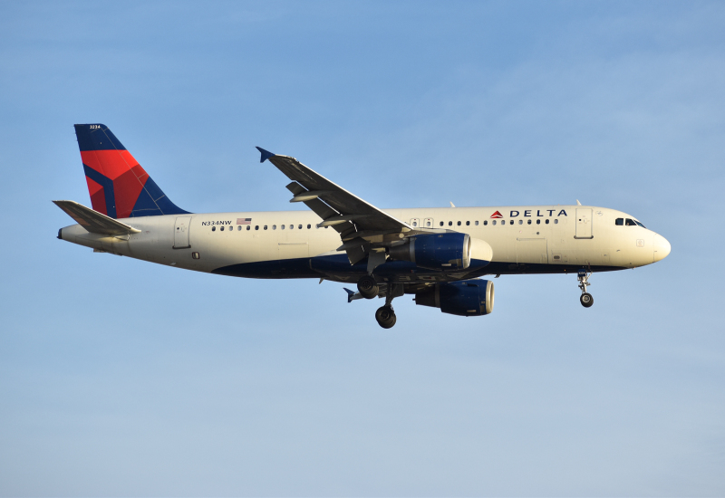 Photo of N334NW - Delta Airlines Airbus A320 at YYZ on AeroXplorer Aviation Database