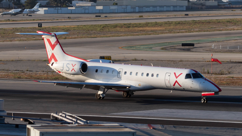Photo of N254JX - JSX Embraer ERJ135 at BUR on AeroXplorer Aviation Database