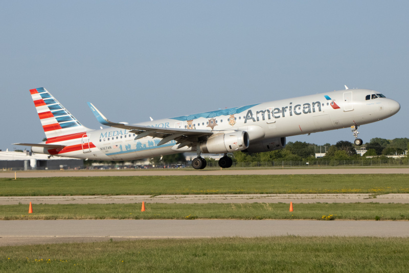 Photo of N167AN - American Airlines Airbus A321-200 at OSH on AeroXplorer Aviation Database