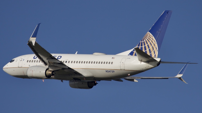 Photo of N24729 - United Airlines Boeing 737-700 at IAH on AeroXplorer Aviation Database