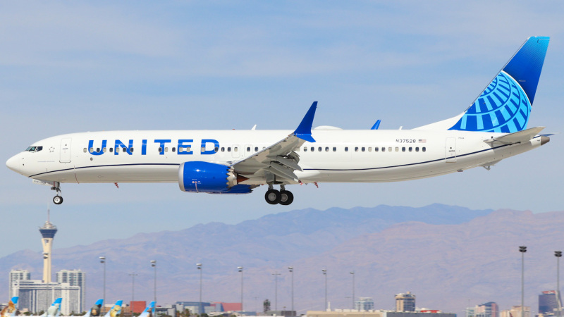 Photo of N37528 - United Airlines Boeing 737 MAX 9 at LAS on AeroXplorer Aviation Database
