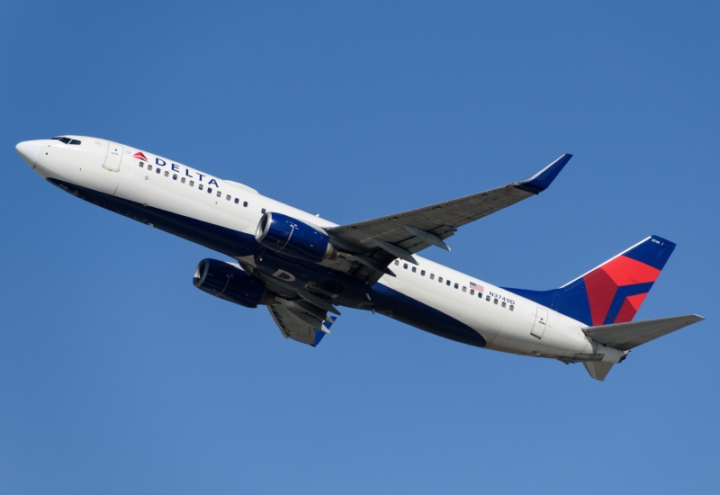 Photo of N3749D - Delta Airlines Boeing 737-800 at FLL on AeroXplorer Aviation Database