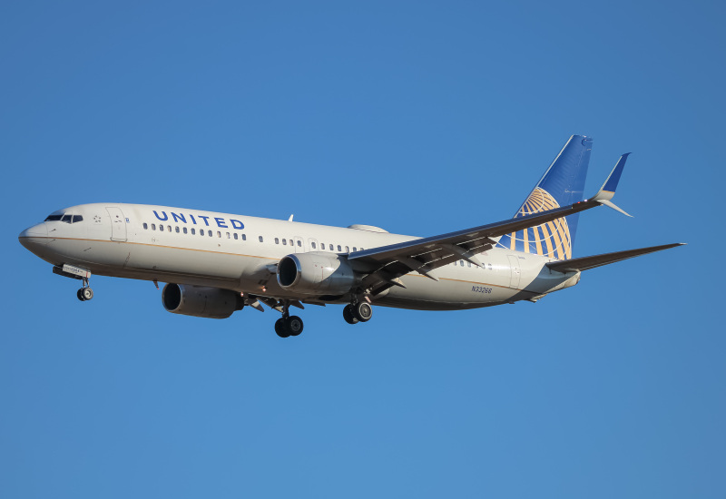 Photo of N33266 - United Airlines Boeing 737-800 at IAD on AeroXplorer Aviation Database