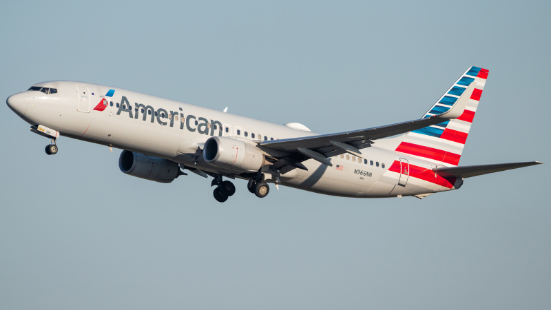 Photo of N966NN - American Airlines Boeing 737-800 at DCA on AeroXplorer Aviation Database