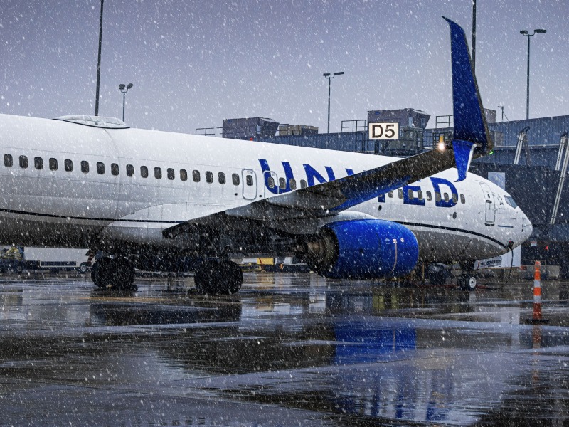 Photo of N37267 - United Airlines Boeing 737-800 at IAD on AeroXplorer Aviation Database