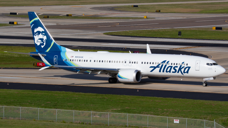 Photo of N928AK - Alaska Airlines Boeing 737 MAX 9 at TPA on AeroXplorer Aviation Database