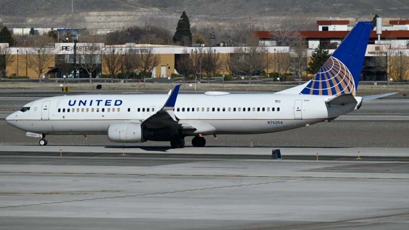 Photo of N76254 - United Airlines Boeing 737-800 at RNO on AeroXplorer Aviation Database