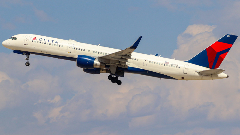 Photo of N819DX - Delta Airlines Boeing 757-200 at LAS on AeroXplorer Aviation Database